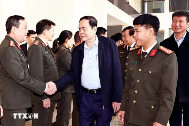 Chủ tịch Quốc hội Trần Thanh Mẫn với C&ocirc;ng an tỉnh Y&ecirc;n B&aacute;i.