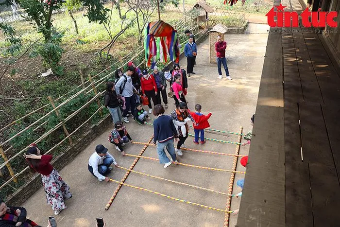 Mọi người cùng nhau nhảy sạp, ném còn vui vẻ 2