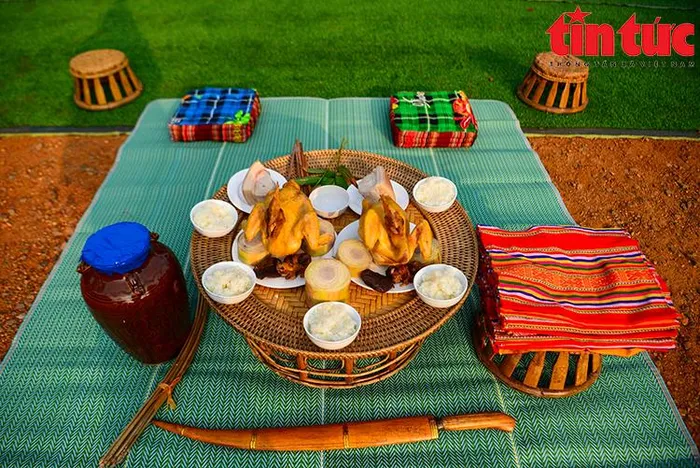 Quan trọng nhất là các sợi chỉ được đặt vào mâm cúng