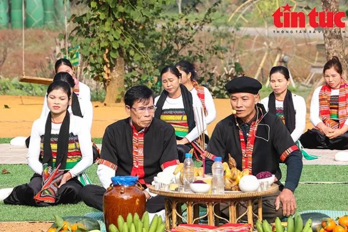 Đây được xem là bùa may mắn mà ông Mo ban tặng. Đây được xem là bùa may mắn mà ông Mo ban tặng.