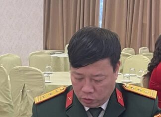 Chùm thơ “Chân dung 22” của Phùng Văn Khai Chùm thơ "Chân dung 22" của Phùng Văn Khai