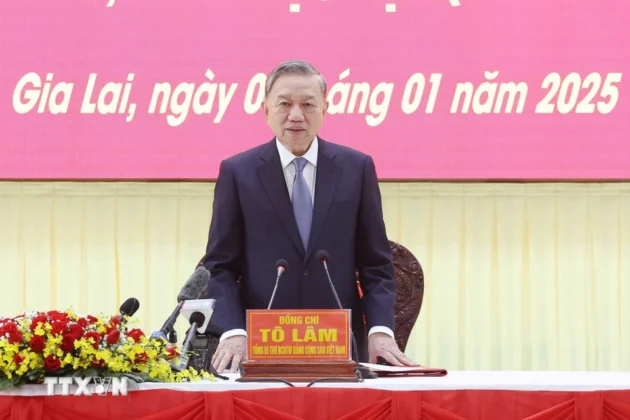 Tổng B&iacute; thư T&ocirc; L&acirc;m ph&aacute;t biểu.
