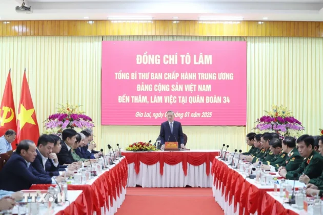 Tổng B&iacute; thư T&ocirc; L&acirc;m ph&aacute;t biểu.