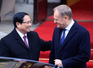 Thủ tướng Donald Tusk chủ trì lễ đón Thủ tướng Phạm Minh Chính thăm chính thức Ba Lan