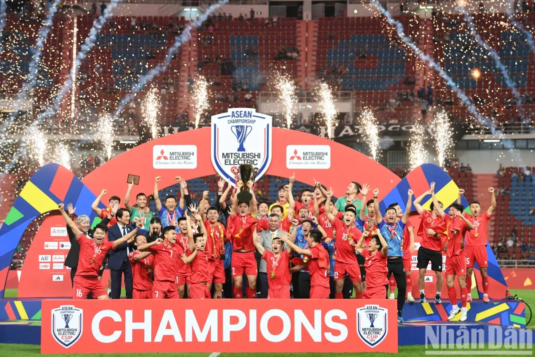 Đội tuyển Việt Nam nâng cao cúp vô địch ASEAN Cup 2024 Đội tuyển Việt Nam nâng cao cúp vô địch ASEAN Cup 2024
