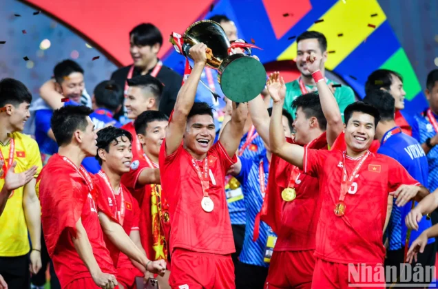 Niềm vui kh&ocirc;n tả của c&aacute;c th&agrave;nh vi&ecirc;n tuyển Việt Nam.