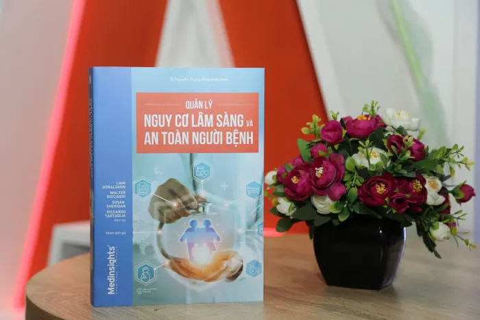 "Quản lý nguy cơ lâm sàng và an toàn người bệnh" do HARDI (Viện Đánh giá chất lượng và Phát triển nhân lực y tế hợp tác với MedInsight (Alpha Books) biên dịch và xuất bản.