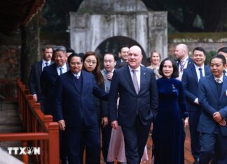 Video: Hai Thủ tướng Việt Nam và New Zealand thăm Văn Miếu-Quốc Tử Giám