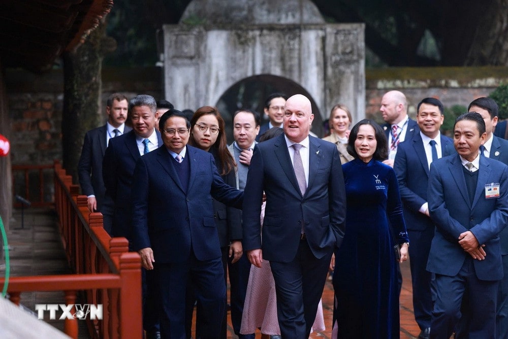 Video: Hai Thủ tướng Việt Nam và New Zealand thăm Văn Miếu-Quốc Tử Giám Video: Hai Thủ tướng Việt Nam và New Zealand thăm Văn Miếu-Quốc Tử Giám