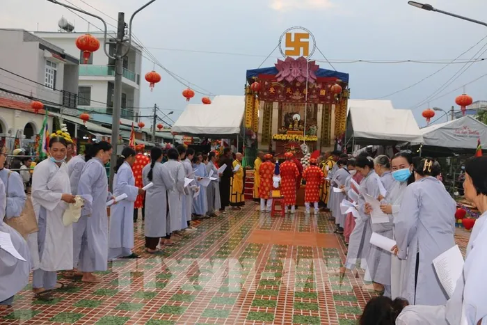 Lễ Cầu siêu tại Lễ hội Làm Chay.