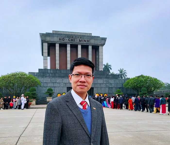 Nhà thơ Khúc Hồng Thiện.