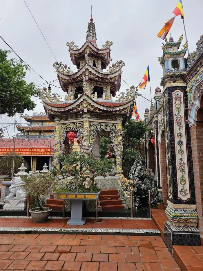 Đền Buộm mỗi hạng mục công trình là một tác phẩm kiến trúc mỹ thuật văn hóa cổ đại Việt Nam.