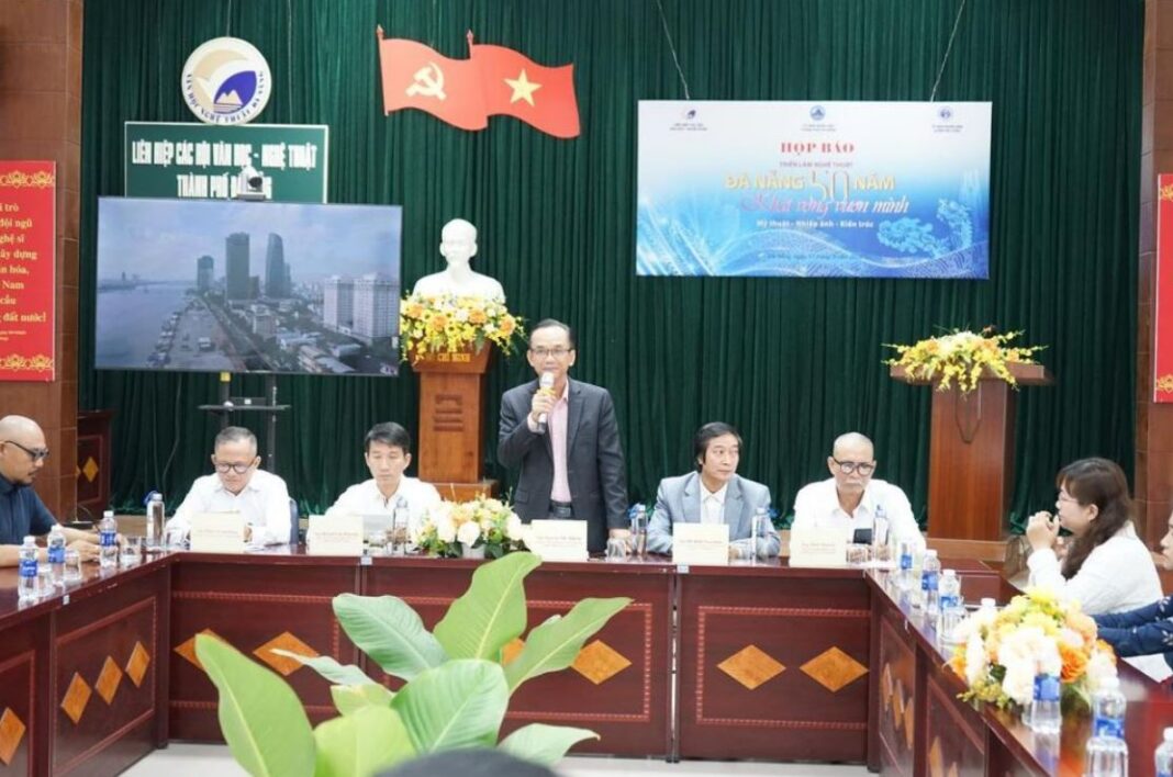 Trưng bày hơn 300 tác phẩm tại triển lãm nghệ thuật Đà Nẵng 50 năm - Khát vọng vươn mình Trưng bày hơn 300 tác phẩm tại triển lãm nghệ thuật Đà Nẵng 50 năm - Khát vọng vươn mình