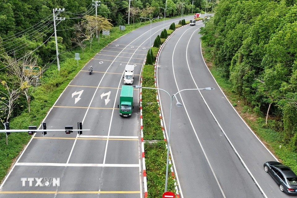 Đường Rừng Sác dài 36,5 km, rộng 30m, điểm nhấn tuyến giao thông của huyện Cần Giờ.