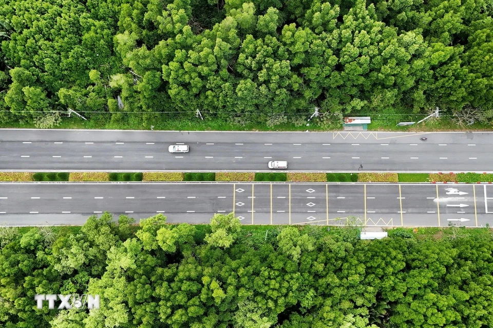 Đường Rừng Sác đoạn có 6 làn xe với hạng mục an toàn giao thông ấn tượng nhìn từ trên cao.