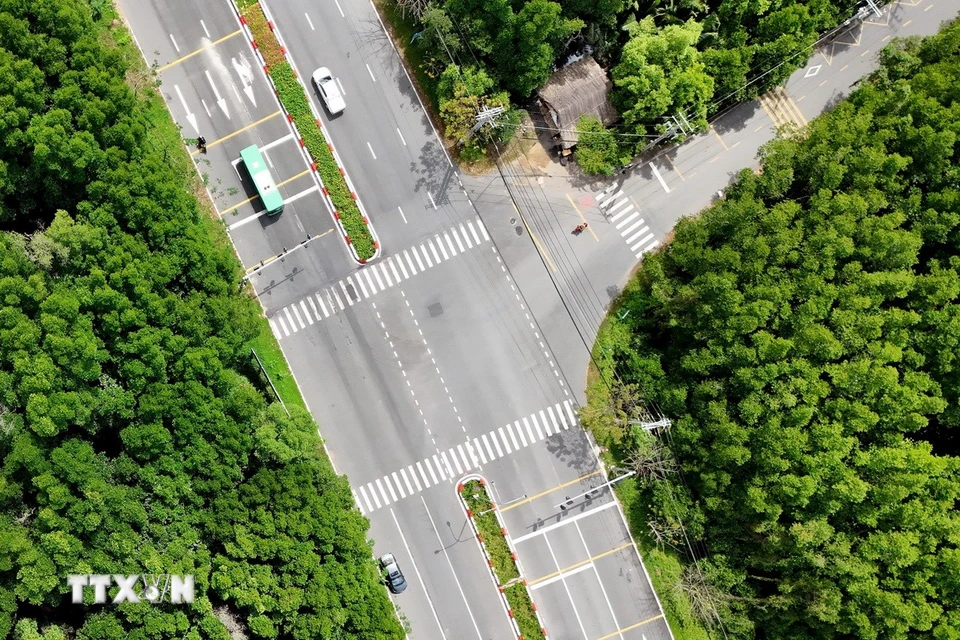 Đường Rừng Sác đoạn ngã ba Tam Thôn Hiệp đi khu du lịch Vàm Sát, xã Lý Nhơn.