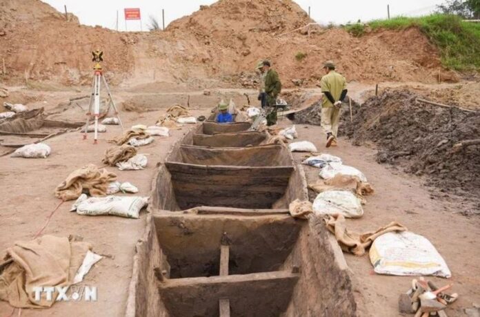 Bắc Ninh: Khai quật khẩn cấp hai thuyền cổ mới phát hiện