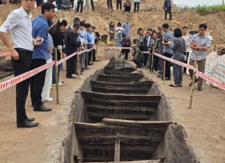 Sự thật về chiếc thuyền cổ mới được phát hiện ở Bắc Ninh Sự thật về chiếc thuyền cổ mới được phát hiện ở Bắc Ninh