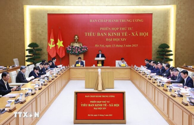 Thủ tướng Phạm Minh Ch&iacute;nh chủ tr&igrave; Phi&ecirc;n họp lần thứ tư của Tiểu Ban Kinh tế-x&atilde; hội.