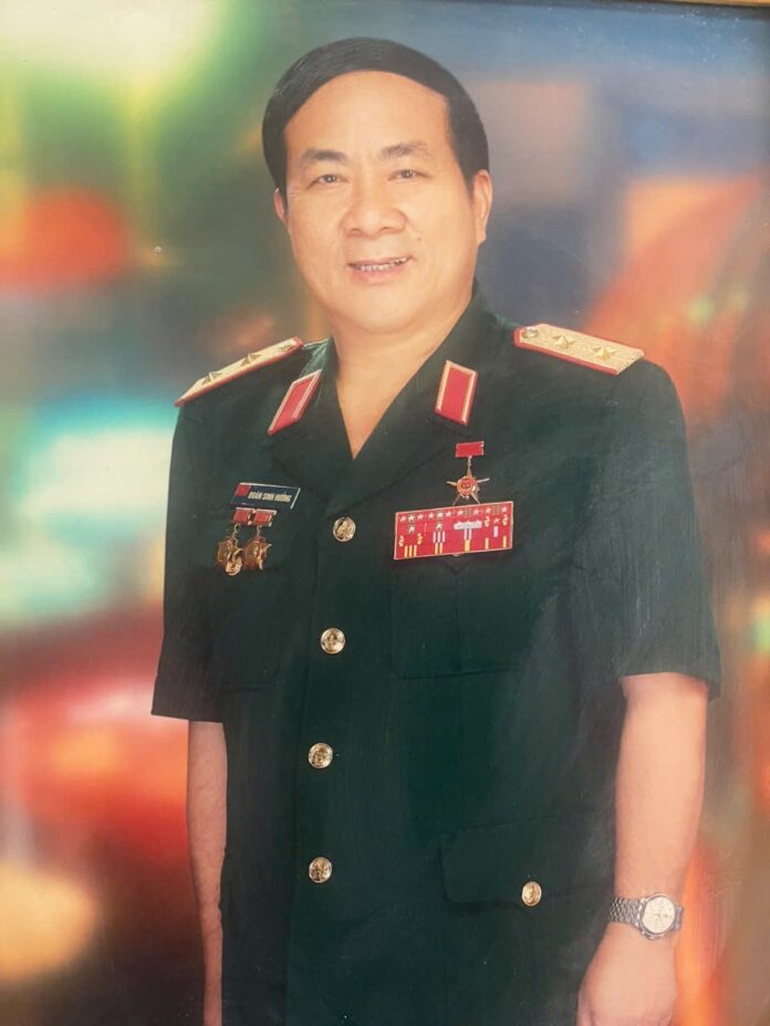 Trung tướng Đoàn Sinh Hưởng: Từ người anh hùng tuổi đôi mươi đến vị tướng Tư lệnh Binh chủng, Quân khu [Bài cuối] - Tác giả: Nhà văn Phùng Văn Khai