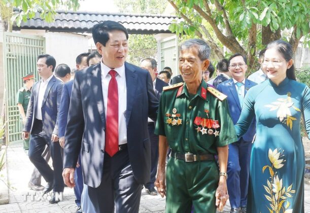 Chủ tịch nước Lương Cường thăm hỏi cựu chiến binh Nguyễn Phương Mỹ (phường T&acirc;n Đồng, th&agrave;nh phố Đồng Xo&agrave;i, tỉnh B&igrave;nh Phước).