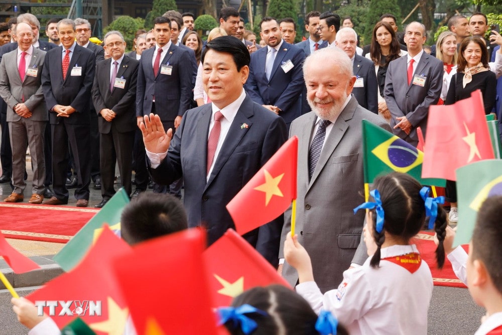 Chủ tịch nước Lương Cường chủ trì Lễ đón chính thức Tổng thống Cộng hòa Liên bang Brazil Luiz Inácio Lula da Silva thăm cấp Nhà nước đến Việt Nam Chủ tịch nước Lương Cường chủ trì Lễ đón chính thức Tổng thống Cộng hòa Liên bang Brazil Luiz Inácio Lula da Silva thăm cấp Nhà nước đến Việt Nam