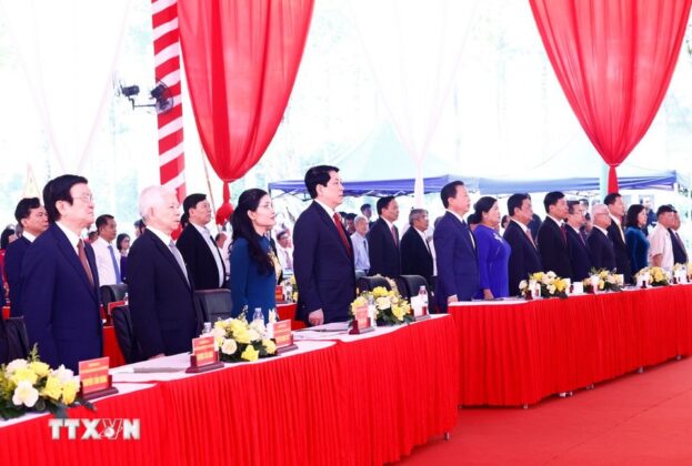 Chủ tịch nước Lương Cường, c&aacute;c l&atilde;nh đạo, nguy&ecirc;n l&atilde;nh đạo Đảng, Nh&agrave; nước v&agrave; c&aacute;c đại biểu dự Lễ kỷ niệm 50 năm Giải ph&oacute;ng tỉnh B&igrave;nh Phước.