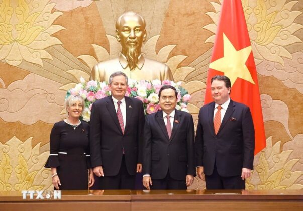 Chủ tịch Quốc hội Trần Thanh Mẫn tiếp Thượng Nghị sỹ Hoa Kỳ Steve Daines v&agrave; phu nh&acirc;n.