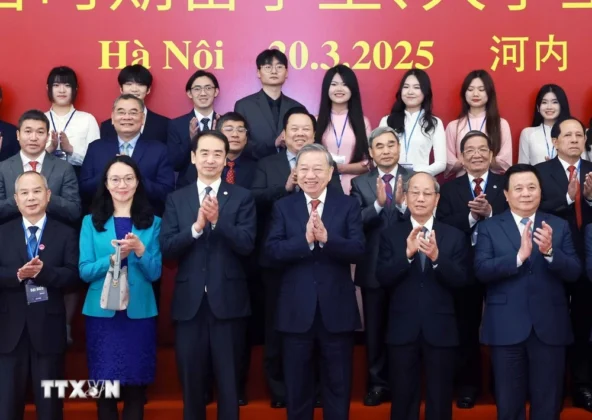 Tổng B&iacute; thư dự chương tr&igrave;nh Gặp gỡ lưu học sinh, sinh vi&ecirc;n Việt-Trung c&aacute;c thời kỳ