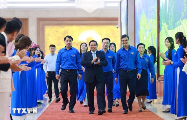 Thủ tướng Phạm Minh Ch&iacute;nh đến buổi đối thoại với thanh ni&ecirc;n Việt Nam năm 2025.