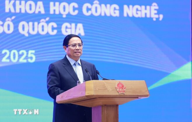 Thủ tướng Phạm Minh Ch&iacute;nh ph&aacute;t biểu tại cuộc đối thoại với thanh ni&ecirc;n Việt Nam năm 2025.
