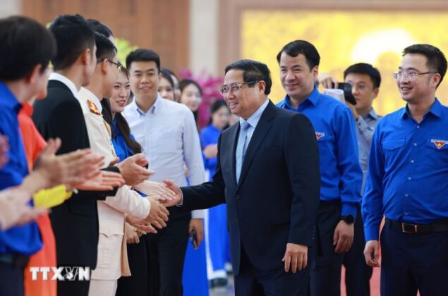 Thủ tướng Phạm Minh Ch&iacute;nh đến buổi đối thoại với thanh ni&ecirc;n Việt Nam năm 2025.