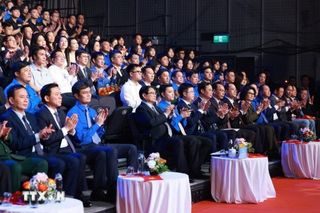 Thủ tướng Phạm Minh Ch&iacute;nh dự Lễ tuy&ecirc;n dương, trao giải thưởng Gương mặt trẻ Việt Nam ti&ecirc;u biểu năm 2024. (Ảnh: Dương Giang/TTXVN)