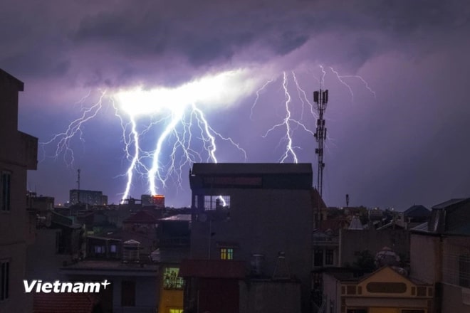 Cảnh báo nhiều hiện tượng thời tiết nguy hiểm. 