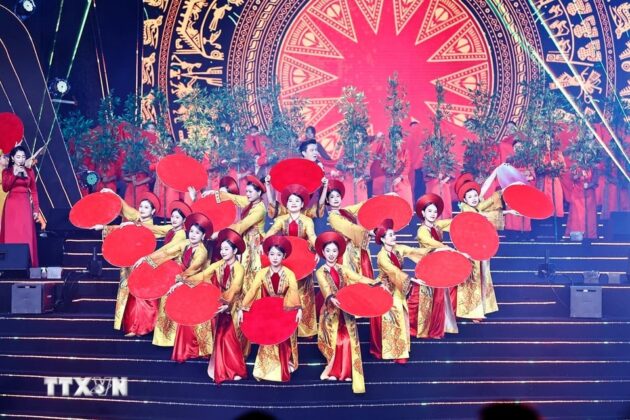 Chương tr&igrave;nh văn nghệ ch&agrave;o mừng tại Lễ kỷ niệm.