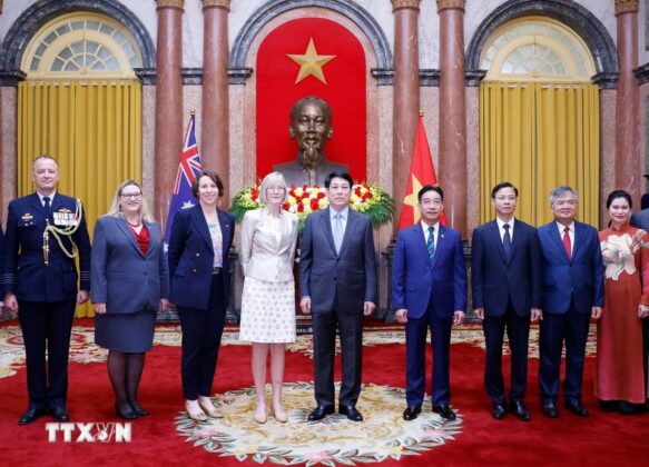 Chủ tịch nước Lương Cường với Đại sứ Australia tại Việt Nam Gillian Bird v&agrave; c&aacute;c đại biểu.