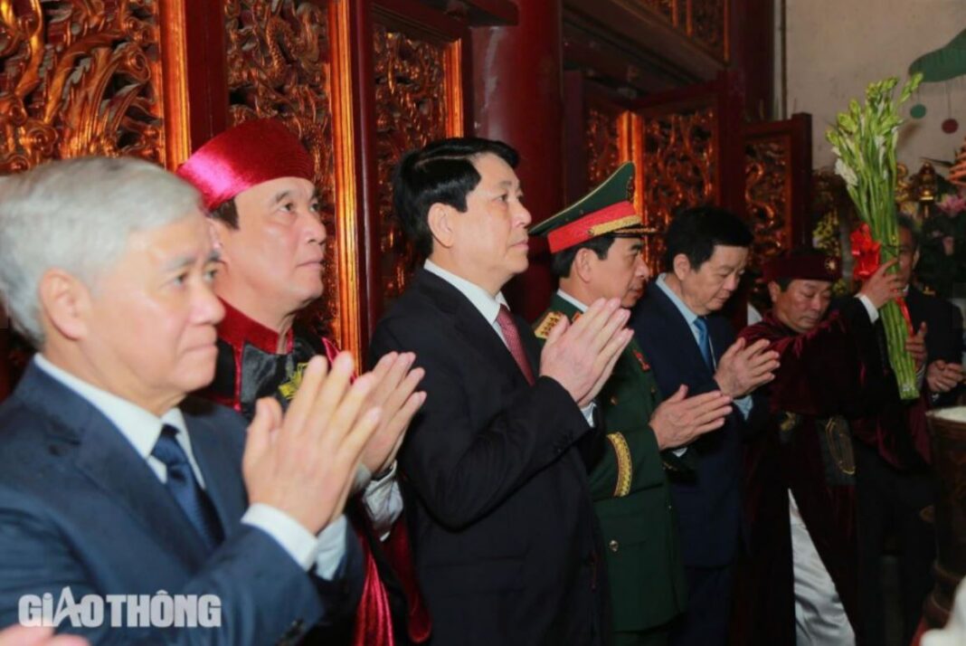 Chủ tịch nước Lương Cường dâng hương tưởng nhớ các Vua Hùng