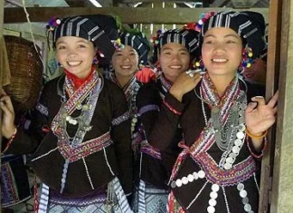 Yêu “Con gái bản Hon” của Dương Khâu Luông Yêu “Con gái bản Hon” của Dương Khâu Luông