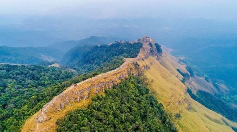 Sống Khủng long – Đỉnh Phja Pò, Khu du lịch Mẫu Sơn, vùng Công viên địa chất toàn cầu UNESCO Lạng Sơn.