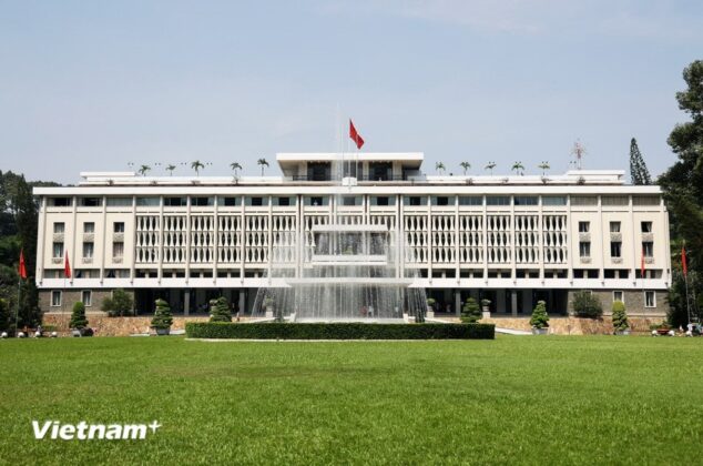 Dinh Độc Lập l&agrave; điểm đến nổi tiếng bậc nhất kh&ocirc;ng chỉ của Th&agrave;nh phố Hồ Ch&iacute; Minh m&agrave; c&ograve;n của cả nước, bất kỳ kh&aacute;ch quốc tế n&agrave;o đến Việt Nam cũng muốn gh&eacute; thăm. (Ảnh: Hồng Đạt/Vietnam+)