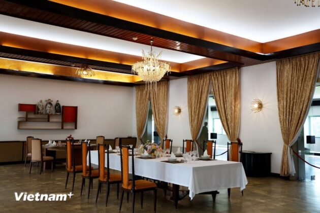 Ph&ograve;ng yến tiệc trong trong Dinh Độc Lập. (Ảnh: Hồng Đạt/Vietnam+)