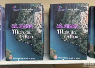 Ra mắt cuốn sách ‘Hà Giang – miền đá nở hoa’ Ra mắt cuốn sách 'Hà Giang - miền đá nở hoa'