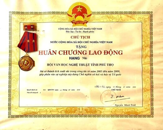 Chủ tịch nước tặng Hu&acirc;n chương Lao động hạng Nh&igrave; cho Hội VHNT Ph&uacute; Thọ năm 2010