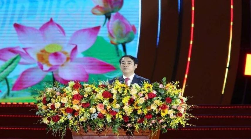 Đồng chí Nghiêm Xuân Thành, Bí thư Tỉnh ủy Khánh Hòa đọc diễn văn tại buổi lễ.