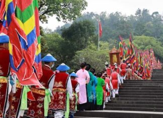 Tín ngưỡng thờ cúng Hùng Vương: Gắn kết sức mạnh dân tộc Tín ngưỡng thờ cúng Hùng Vương: Gắn kết sức mạnh dân tộc