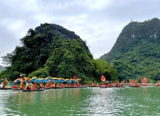 Ninh Bình: Độc đáo Lễ hội Tràng An năm 2025 Ninh Bình: Độc đáo Lễ hội Tràng An năm 2025