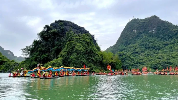 Ninh Bình: Độc đáo Lễ hội Tràng An năm 2025 Ninh Bình: Độc đáo Lễ hội Tràng An năm 2025