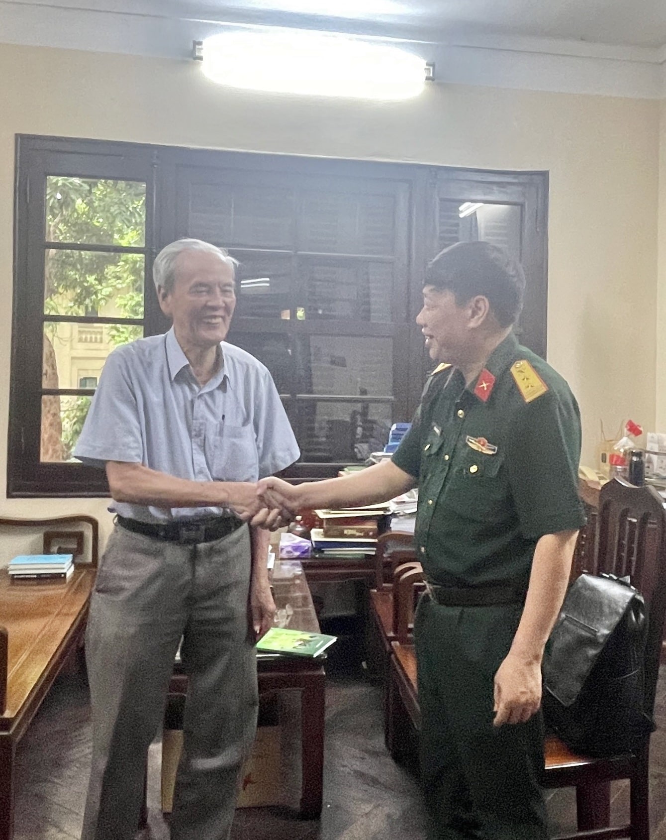 Nhạc sĩ Hoàng Giai và nhà văn phùng văn khai 