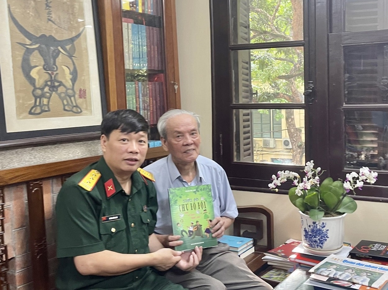 Nhạc sĩ Hoàng Giai và nhà văn phùng văn khai 3