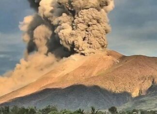 Video: Núi lửa phun trào dữ dội ở Philippines, cột tro bụi cao hàng nghìn mét Video: Núi lửa phun trào dữ dội ở Philippines, cột tro bụi cao hàng nghìn mét